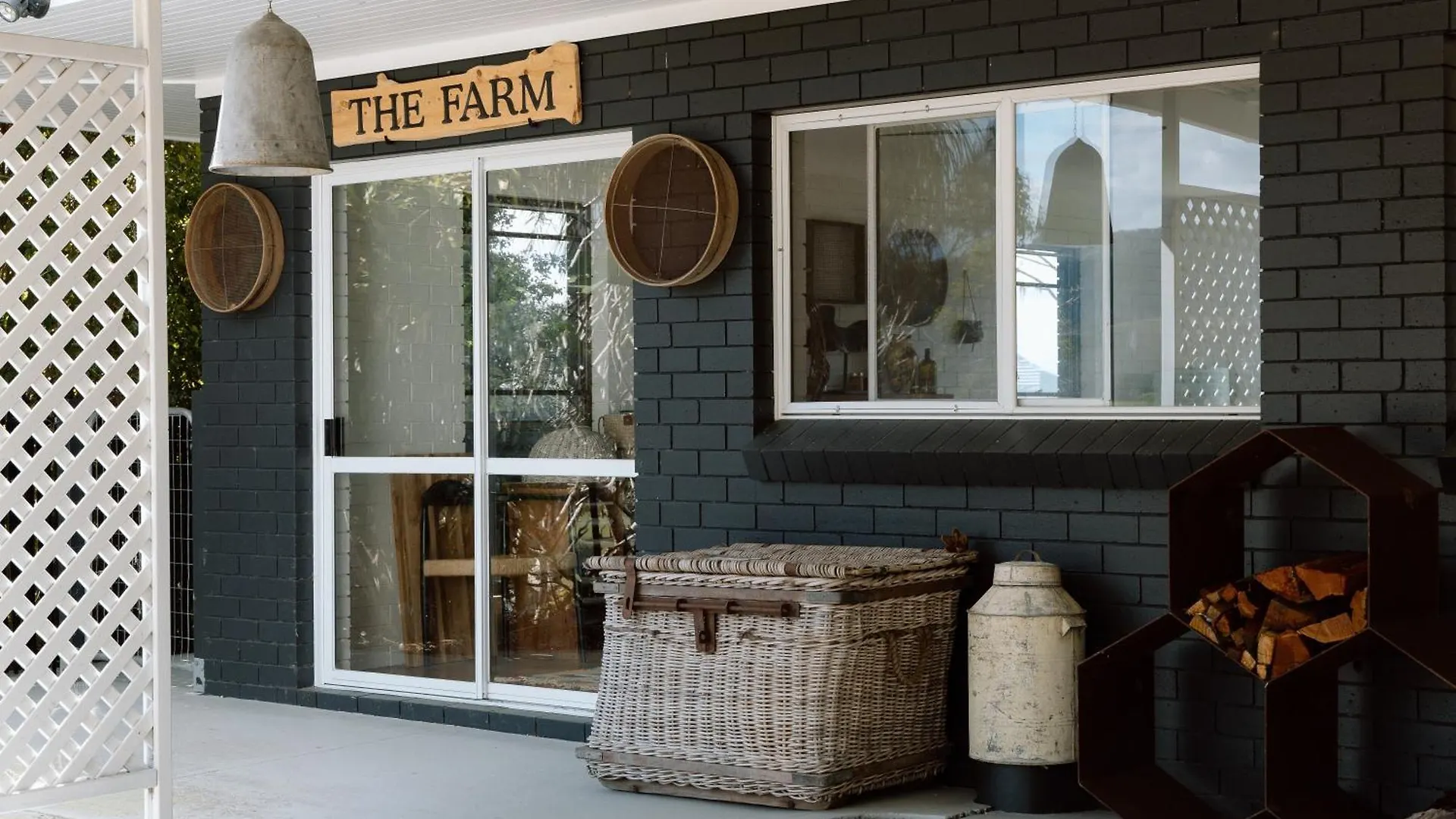 Family Fun On The Farm! Close To Kenilworth Stylish Feed Friendly Cows Breathtaking 360 Views Obi Obi Australia