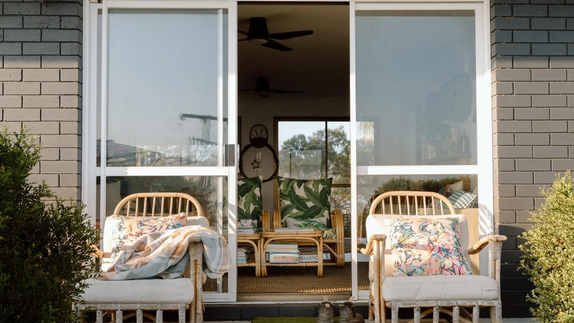 Family Fun On The Farm! Close To Kenilworth Stylish Feed Friendly Cows Breathtaking 360 Views Obi Obi Australia